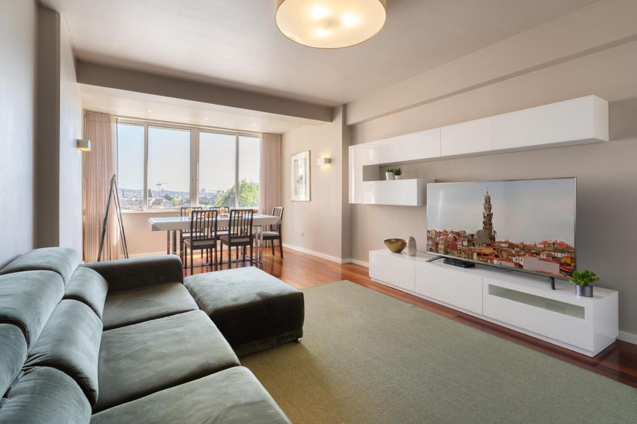 Carolina Roomy & Modern Apartment Порто Екстериор снимка